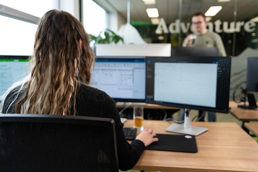 Wux medewerker die AI integraties aan het maken is