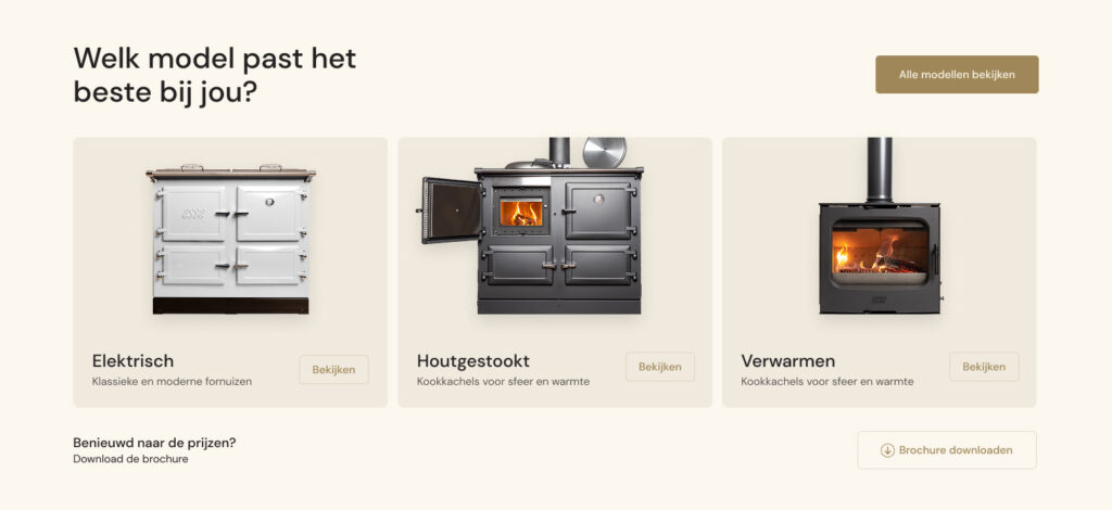 "Een sectie van de ESSE Cookers website met drie verschillende modellen fornuizen en kachels: een elektrisch fornuis, een houtgestookt fornuis en een verwarmingskachel, met een knop om modellen te vergelijken.