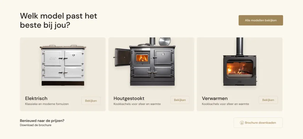 "Een sectie van de ESSE Cookers website met drie verschillende modellen fornuizen en kachels: een elektrisch fornuis, een houtgestookt fornuis en een verwarmingskachel, met een knop om modellen te vergelijken.