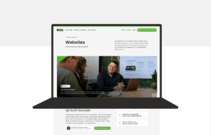 Afbeelding van een laptop met een website over webontwikkeling op het scherm