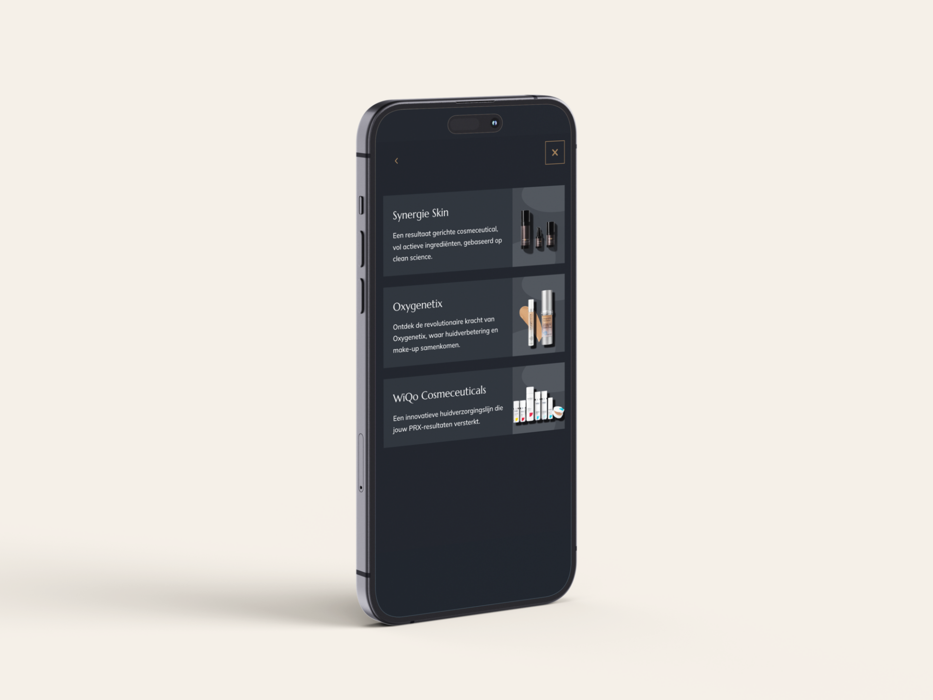 Een smartphone met een overzicht van verschillende huidverzorgings- en make-upproducten, zoals Synergie Skin en Oxygenetix.