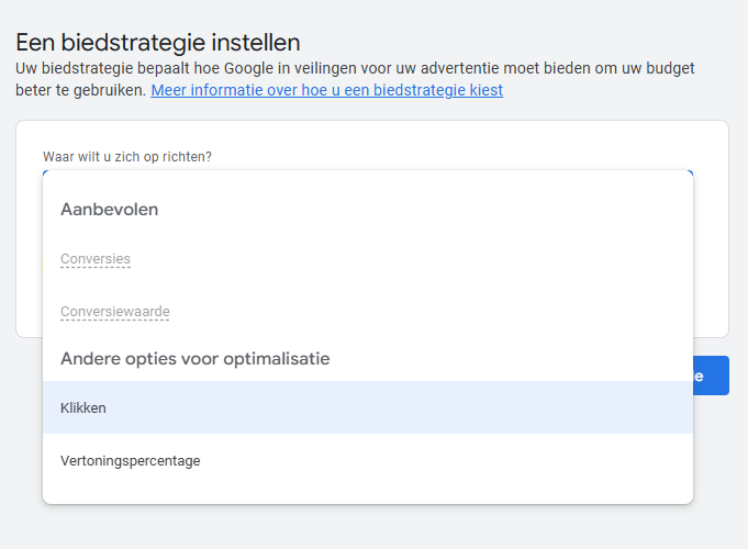 Uitgeklapt dropdownmenu bij het instellen van de biedstrategie in Google Ads, met opties zoals Conversies, Conversiewaarde, Klikken en Vertoningspercentage.