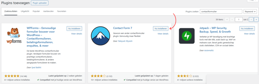 Scherm ‘Plugins toevoegen’ met de plugin ‘Contact Form 7’ en een rode pijl die wijst naar de knop ‘Nu installeren’.