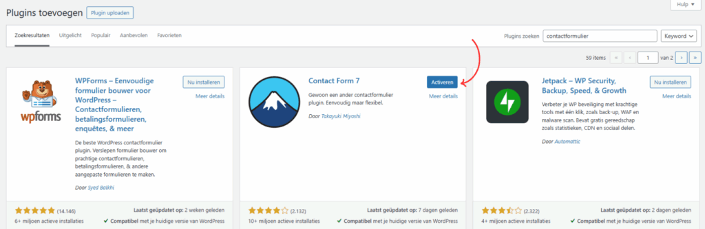 Scherm ‘Plugins toevoegen’ met de plugin ‘Contact Form 7’ en een rode pijl die wijst naar de knop ‘Activeren’.