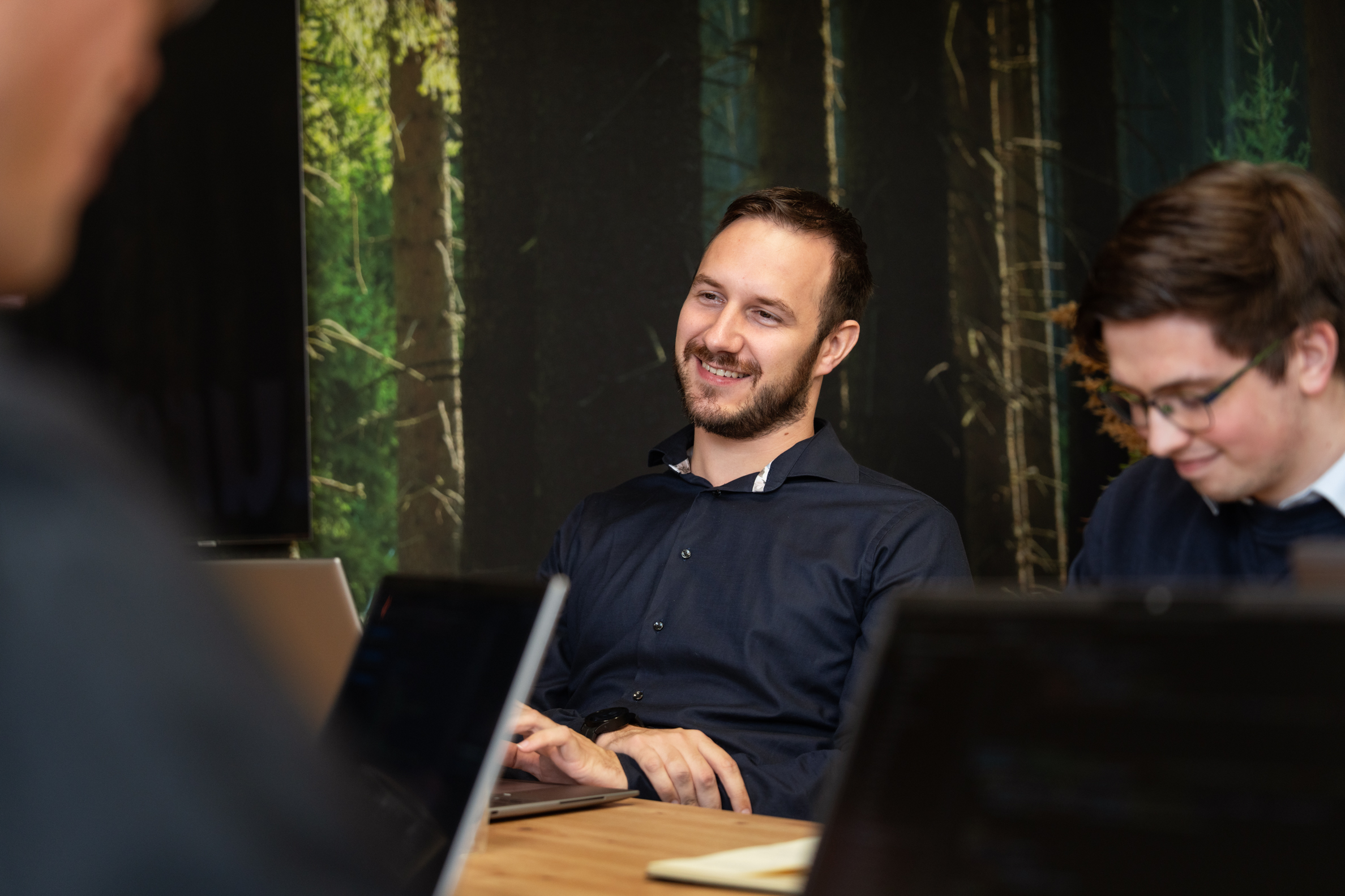 AI-specialisten van WUX tijdens een overleg over het inzetten van kunstmatige intelligentie binnen digitale strategieën