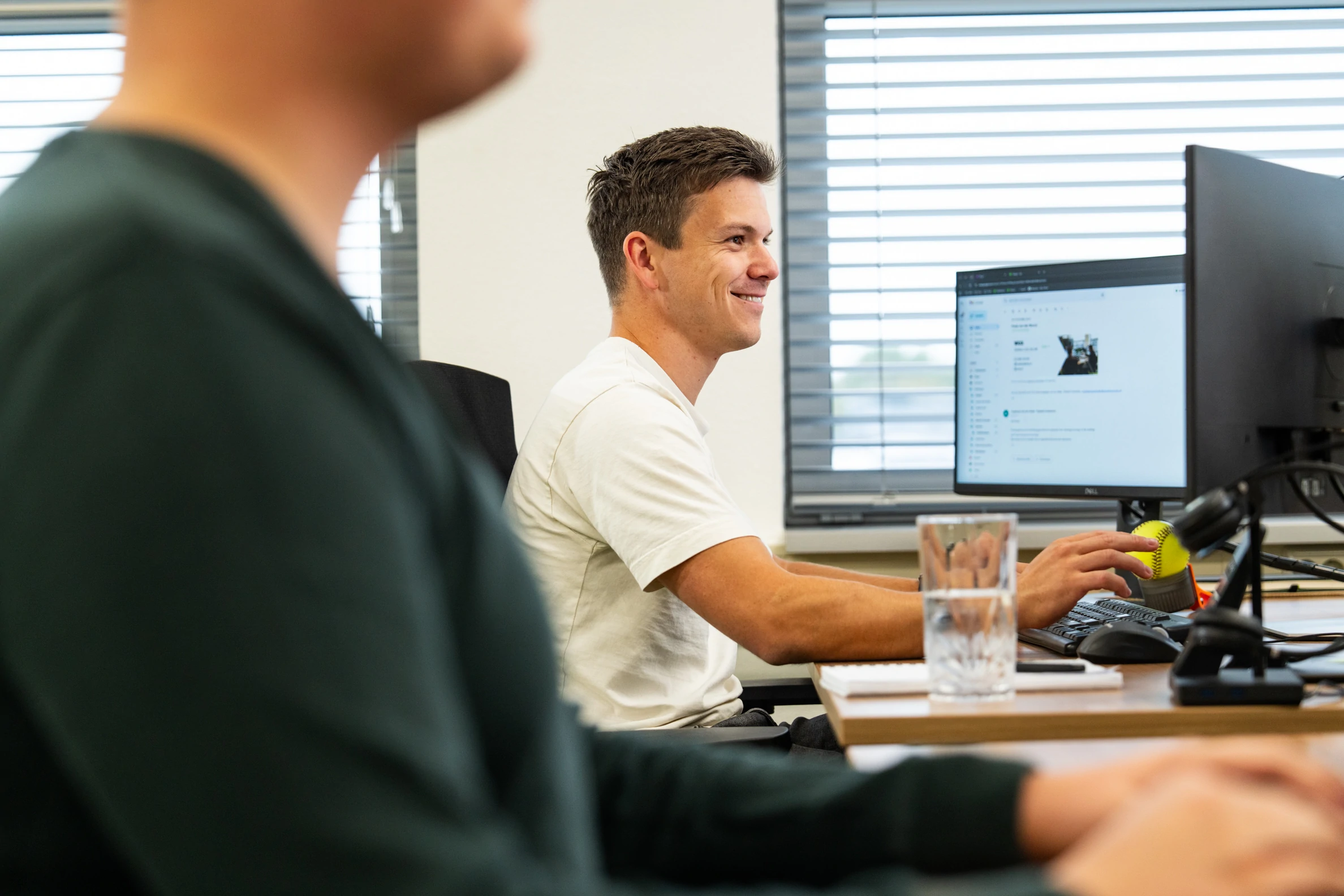 Developer van Wux test een nieuwe website voor livegang om fouten, SEO-problemen en functionaliteitsissues te voorkomen.