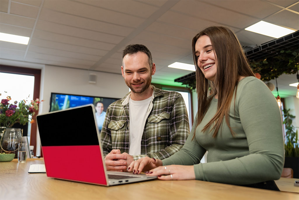 Developers van Wux werken aan maatwerk website in Nijmegen