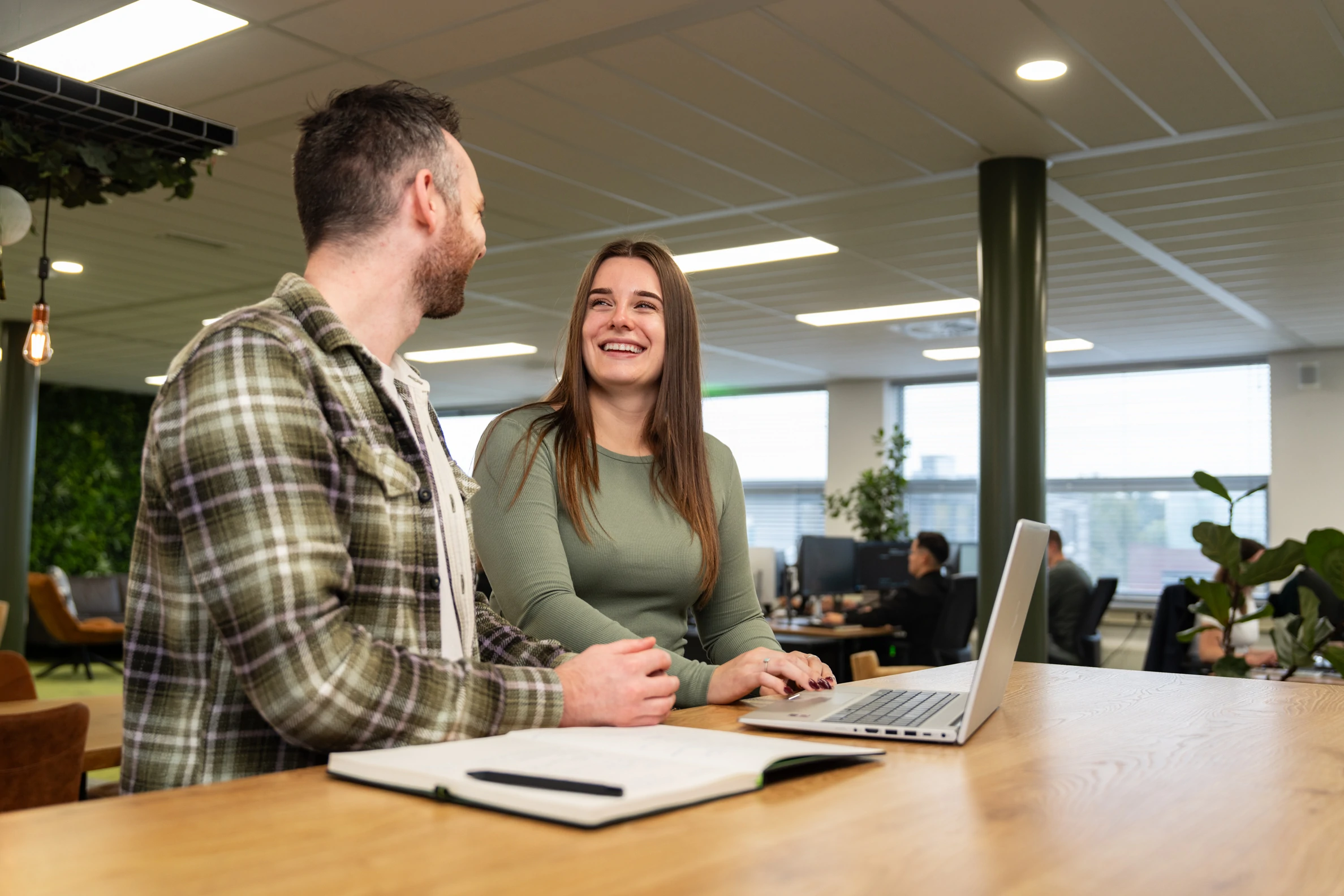 Wux team werkt samen aan creatief webdesign