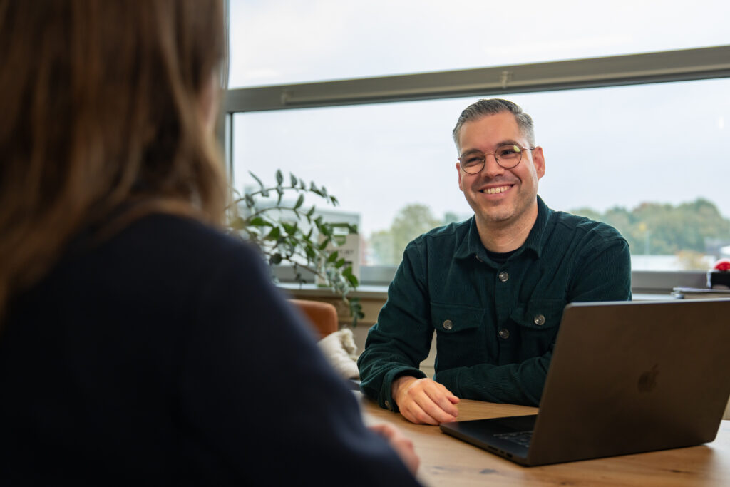 UX-designers van Wux in overleg over vormgeving aanpak