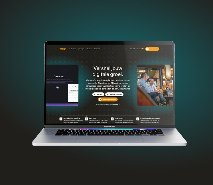 Een laptop die de desktopversie van de ADA ICT-homepage toont. Op het scherm staat de boodschap "Versnel jouw digitale groei" centraal, met informatie over het inzetten van een Enterprise AI-platform en low-code, inclusief de vier belangrijkste pijlers van het bedrijf onderaan de pagina.