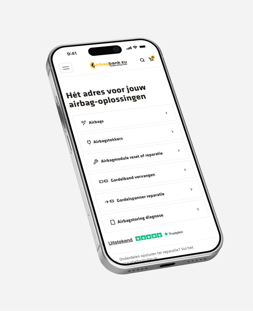 Een weergave van een smartphone met de overzichtelijke mobiele website van Airbagbank.eu, met knoppen voor verschillende diensten en reparaties.