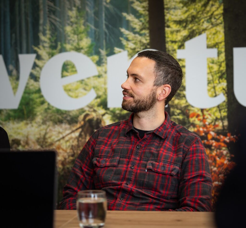 Team van Wux overlegt over wireframing & prototyping
